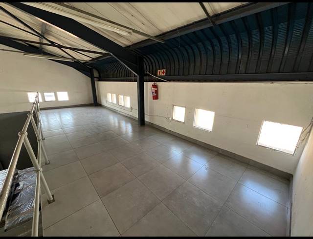190M² WAREHOUSE TO LET IN LASER PARK